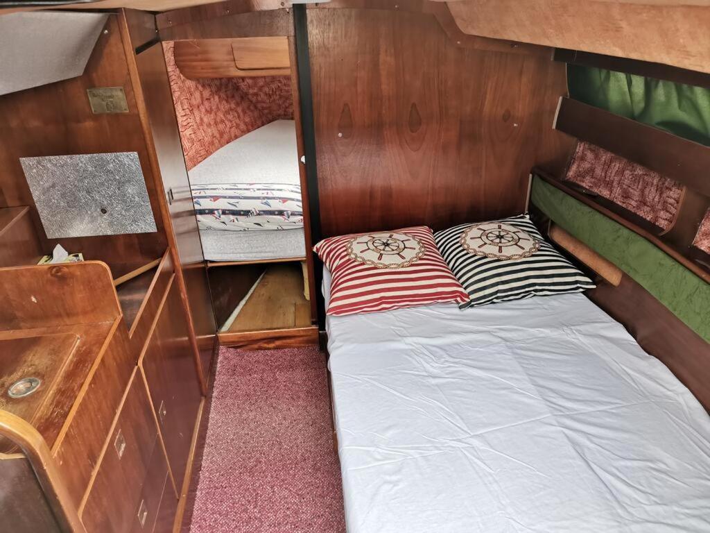 Ubytovani Na Jachte Hotel Lipno nad Vltavou Ngoại thất bức ảnh